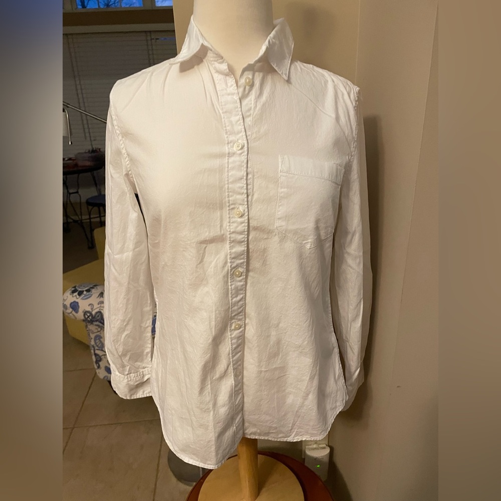 Gap fitted boyfriend shirt blouse, white cotton, button front, pocket.